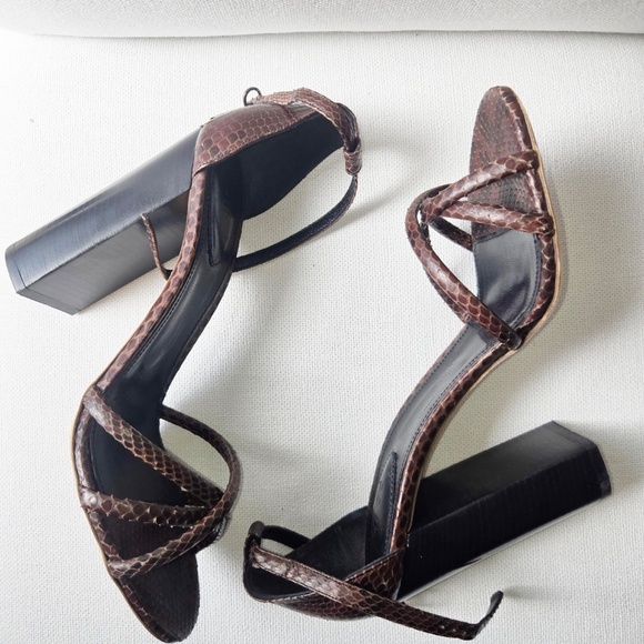 🔥RARE🔥 Authentic Chloé Chocolate Snakeskin Crossover Block Heel Sandals - Picture 4 of 8